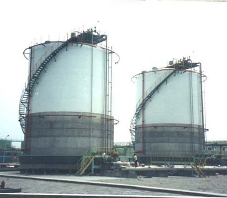 標準的な液化天然ガスの貯蔵タンク（2 X 400m3）